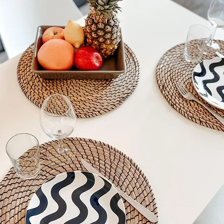 Elegant With Balcony, شقة