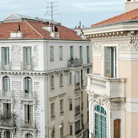 Elegant With Balcony, شقة