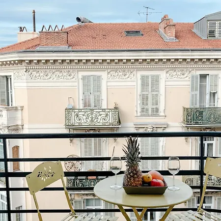 Lejlighed Elegant With Balcony,