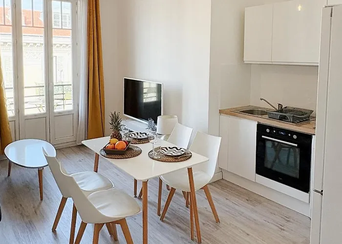 Apartment Elegant With Balcony,