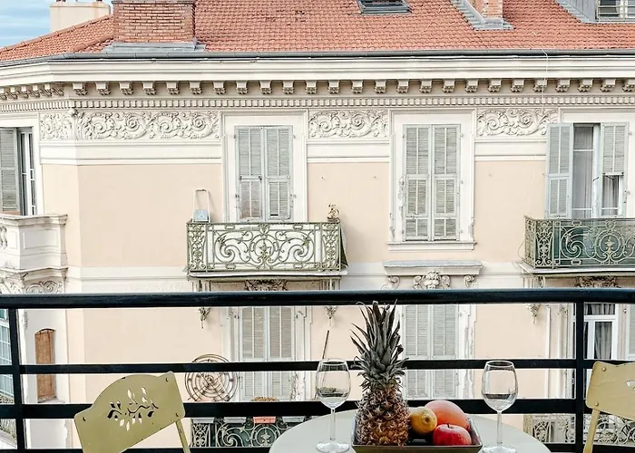 Apartment Elegant With Balcony,